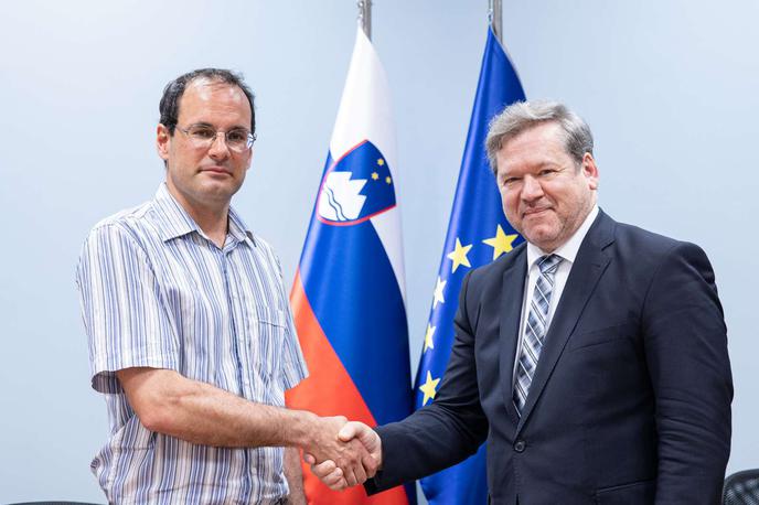 Gorazd Kovačič in Igor Papič | Minister za visoko šolstvo Igor Papič in predsednik Visokošolskega sindikata Slovenije Gorazd Kovačič sta danes podpisala stavkovni sporazum. | Foto STA