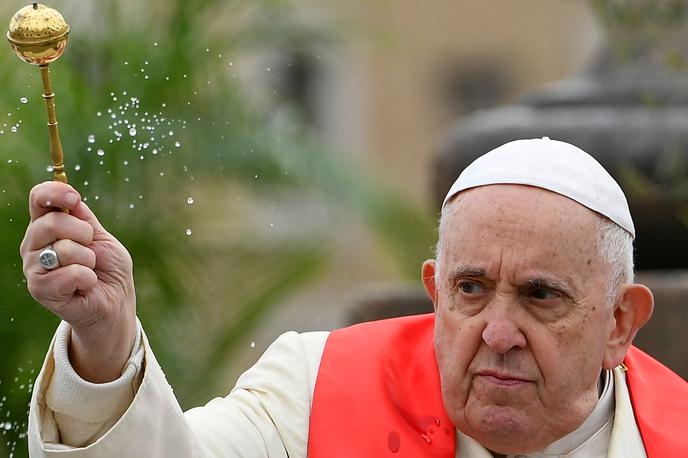 Papež Frančišek | Frančiška so v soboto odpustili iz klinike Gemelli v Rimu, kamor so ga v sredo sprejeli zaradi bronhitisa. | Foto Reuters