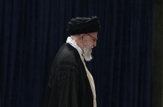 Iranski vrhovni voditelj razglasil zmago proti Izraelu in kritiziral ZDA