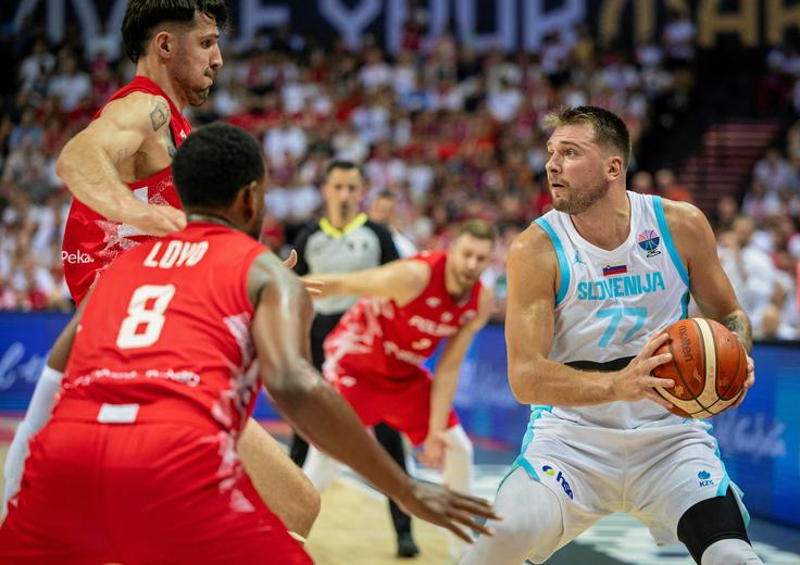 Luka Dončić je bil že šest minut do konca pri 30 točkah. | Foto: Reuters