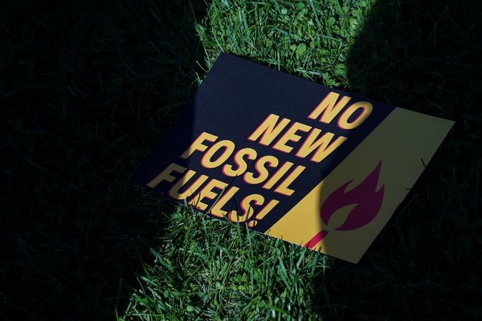 Znanstveniki opozarjajo pred škodljivimi posledicami uporabe fosilnih goriv. | Foto: Reuters
