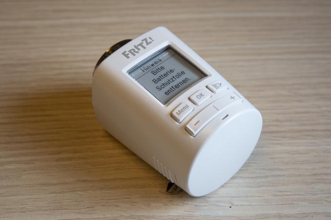 Pametni termostat FRITZ!DECT 301 je v Sloveniji na voljo za 60 evrov, a če vas pot zanese v njegovo domačo Nemčijo, preverite, ali ga morda tam lahko dobite ceneje. | Foto: Bojan Puhek