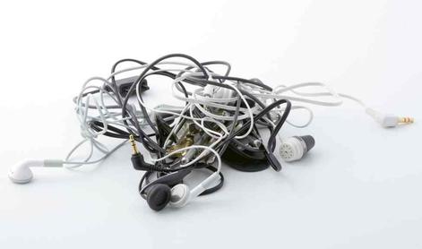 Zakaj so kabli slušalk vedno zavozlani?