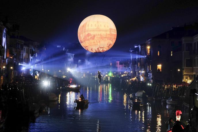 V Benetkah začetek karnevala, tokrat s poostrenimi varnostnimi ukrepi (foto in video)