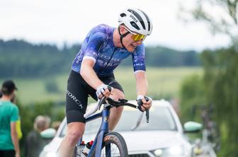 Nemčeva jeza in iztegnjen sredinec obkrožila svet #video