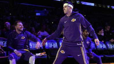 LA Lakers ob poškodbi Luke Dončića slavijo novega junaka, pri Dallasu so si oddahnili