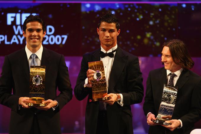 Pred desetimi leti se je na podelitvi za najboljšega nogometaša sveta v Švici najbolj smejalo Kakaju. Na odru sta bila tudi finalista Cristiano Ronaldo in Lionel Messi, ki pa sta leta 2007 ostala brez glavne nagrade. | Foto: Guliverimage/Getty Images