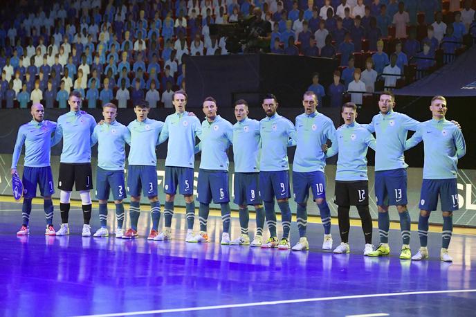 Slovenija futsal | Slovensko reprezentanco v futsalu danes čaka odločilen spopad za preboj v četrtfinale Eura. Ob 17.30 se bo pomerila s Finsko. V primeru zmage bi se zagotovo uvrstila med najboljših osem, v primeru remija pa Italija na drugi tekmi ne bi smela premagati Kazahstana. | Foto Guliverimage