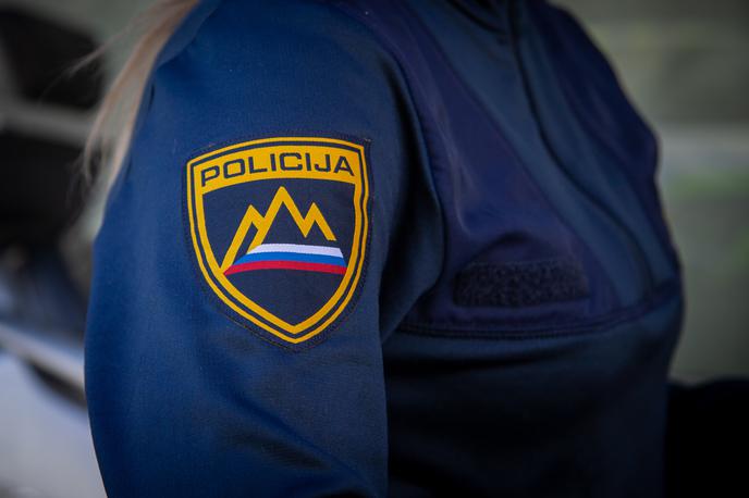 Slovenska policija | Policistka je morala poiskati zdravniško pomoč.  | Foto Mija Debevec Doničar