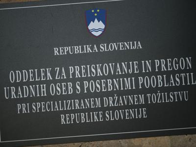 Zaradi nepooblaščenega brskanja po dokumentih tožilstvo nad štiri nekdanje uslužbenke