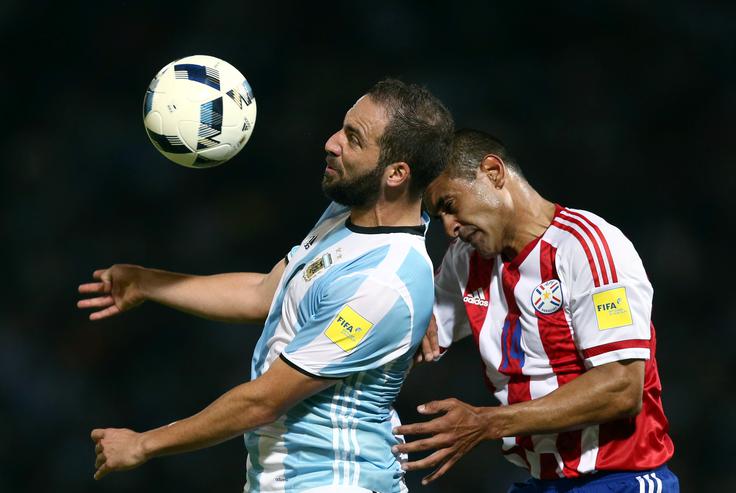 Gonzalo Higuain bo tekmo proti Kolumbiji začel na klopi. | Foto: Reuters