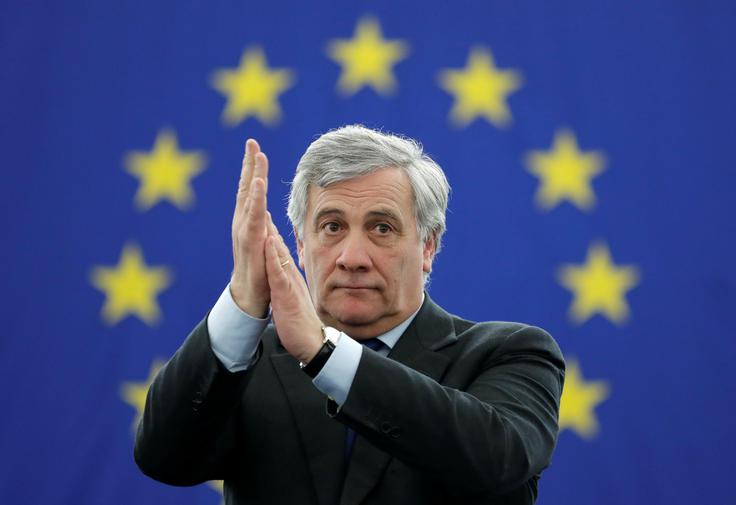 Weber je imel tudi pomembno vlogo pri izvolitvi Italijana Antonia Tajanija za novega predsednika Evropskega parlamenta. Poleg Tajanijevih dolgoletnih izkušenj je pri njegovi izbiri za kandidata Evropske ljudske stranke (EPP) in nato predsednika Evropskega parlamenta pretehtala tudi želja EPP, da s tem okrepi stranko Najprej Italija, ki ji zaradi vzpona populističnega Gibanja petih zvezdic in Severne lige v Italiji grozi zdrs v nepomembnost. | Foto: Reuters