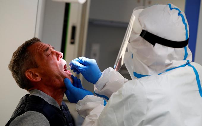 V Nemčiji so zabeležili še 2.828 novih okužb z novim koronavirusom, kar je največ po aprilu, ko je pandemija covid-19 v državi dosegla vrhunec. | Foto: Reuters
