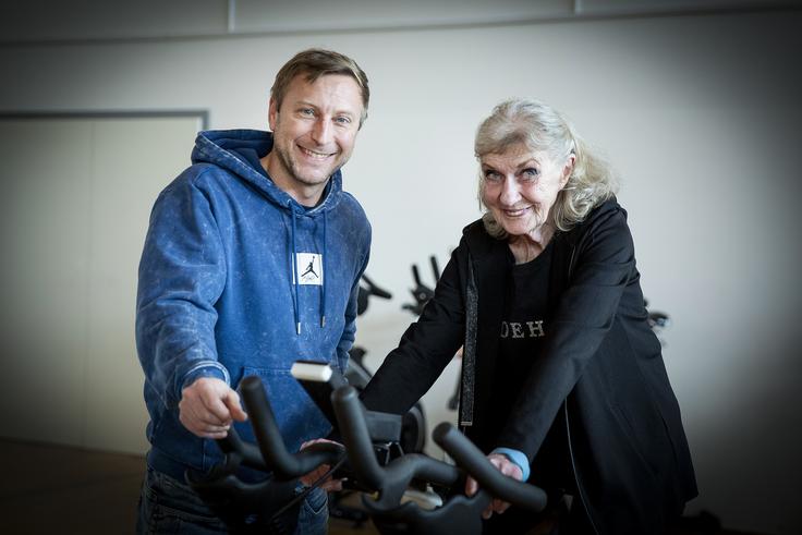 Marjeta Šrot V družbi Gregorja Pečovnika, direktorja fitnesa, kjer je Marjeta redna stranka. | Foto: Ana Kovač