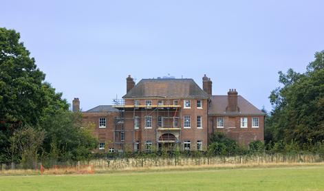 Družina princa Williama se je preselila v prenovljeno graščino