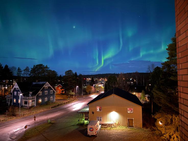 Pogled na severni sij z balkona stanovanja: "Predvsem spomladi in jeseni ga imamo ogromno".  | Foto: osebni arhiv Jakoba Kvedra