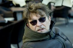 Igralec Dragan Bjelogrlić je tiktokerju iz rok izbil telefon, ko ga je ta snemal