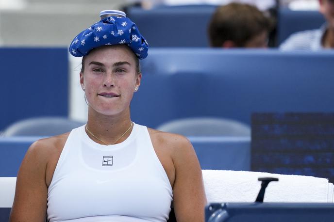 Arina Sabalenka | Tudi Arina Sabalenka, prva igralka sveta, je morala odigrati dvoboj ob visokih temperaturah. | Foto Reuters
