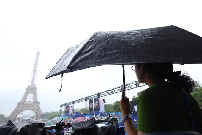 Deževni petek v Parizu | Foto: Reuters