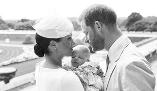 Harry in Meghan objavila fotografijo s krsta svojega sina Archieja #foto #video