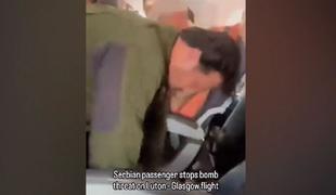 Na letalu grozil z bombo in vpil: Alahu akbar. Potem se je vmešal Srb. #video