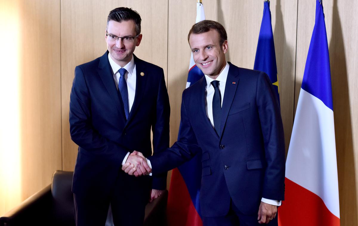 Macron, Šarec | Slovenski premier je po navedbah virov pri EU Macronu predstavil tudi slovenska stališča o vprašanju meje s Hrvaško, na kratko pa sta razpravljala še o prihodnjem večletnem evropskem proračunu in dvostranskih odnosih. | Foto STA