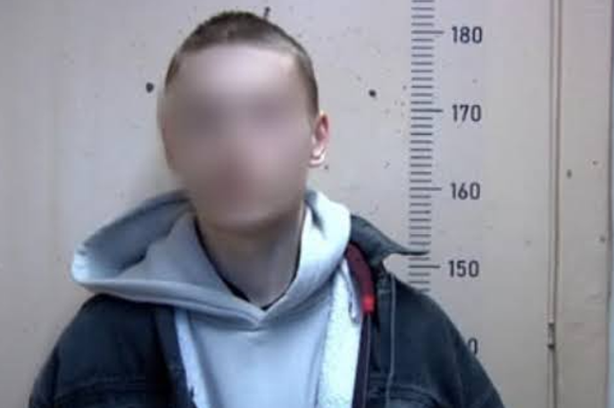 Prevara | Goljufi si slovenske uporabnike in uporabnice prizadevajo prepričati, da je to človek, ki jim je ukradel denar. | Foto Posnetek zaslona