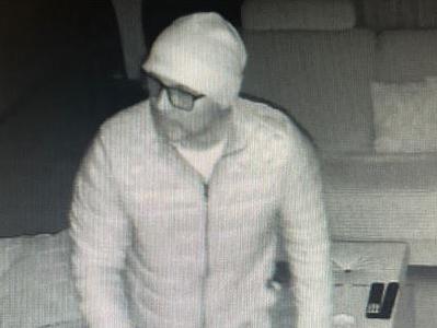 Policija zbira informacije o tem moškem