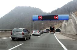 V predoru Trojane nalet več vozil