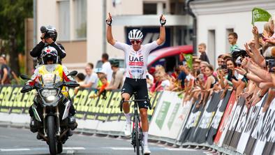 Brez Pogačarja in Rogliča, a z branilcema naslovov in junakom Gira za mlade