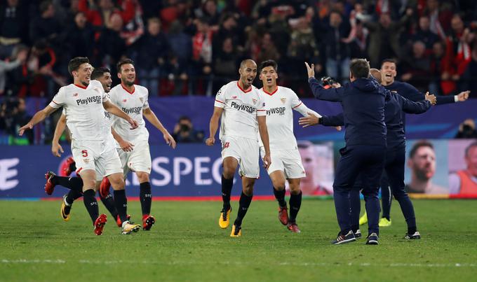 Nogometaši so se po velikem preobratu proti Liverpoolu takole veselili s trenerjem. | Foto: Reuters