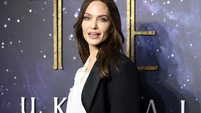 Angelino Jolie skrbijo posledice vojne za otroke