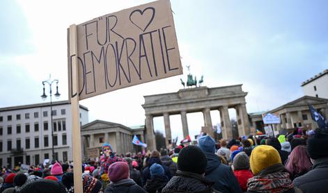 V Nemčiji na demonstracijah več kot 15 tisoč ljudi #video