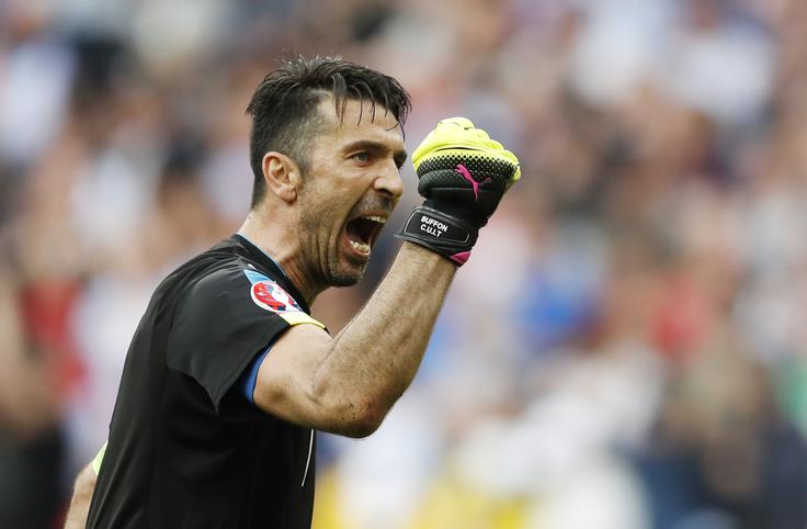 Gianluigi Buffon je lani dokazal, da še ni za v staro šaro. | Foto: 