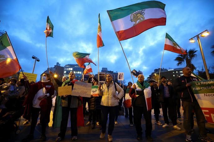 Protesti v Iranu | Razmere v Iranu so se zaostrile, potem ko so protesti, ki so konec decembra izbruhnili zaradi gospodarske krize, prerasli v splošne demonstracije proti versko-avtokratskim oblastem. | Foto Reuters