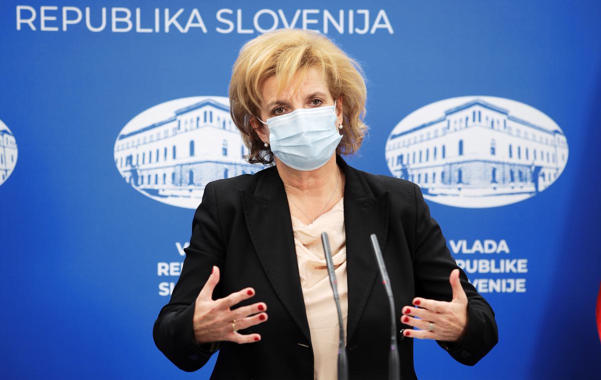 Bojana Beović | V Sloveniji so v sredo ob 8.702 PCR-testih in 120.515 hitrih antigenskih testih potrdili 16.654 novih koronavirusnih okužb.  | Foto STA