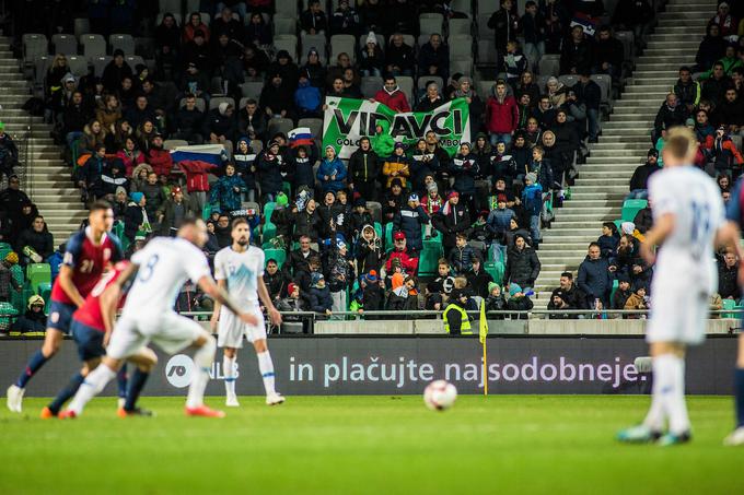 V Stožicah se je po dolgem času zbralo na reprezentančni tekmi več kot deset tisoč gledalcev. | Foto: Grega Valančič/Sportida