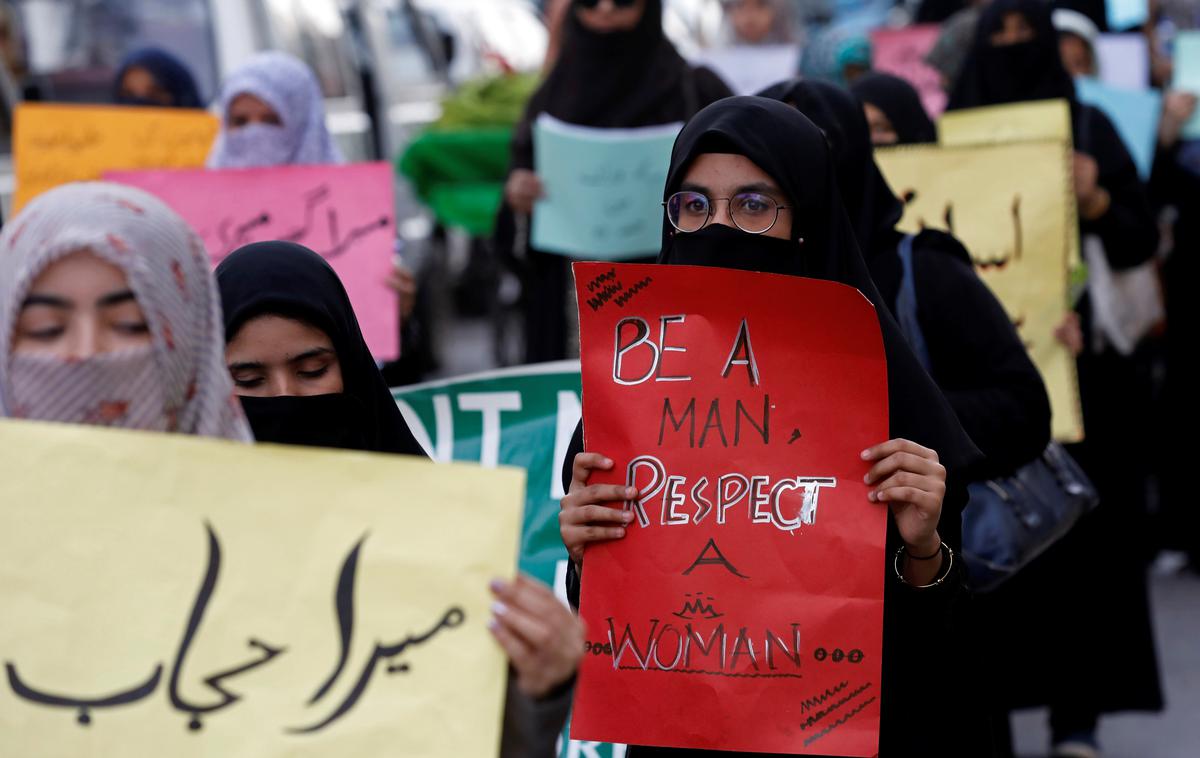Pakistan | Zaradi umorov iz časti v Pakistanu vsako leto življenje izgubi okoli tisoč žensk in deklet. | Foto Reuters