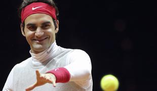 Federer vendarle stopil na igrišče (video)