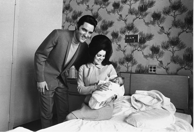 Elvis in Priscilla Presley z novorojenko Liso Marie | Foto: Guliverimage