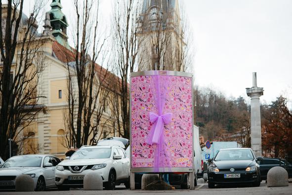 Odtrgaj darilni papir in zavij darila za svoje najdražje!