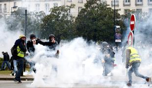 Francija: novi spopadi med rumenimi jopiči in policijo