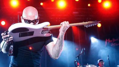 V Ljubljani koncert kitarskega virtuoza Joeja Satrianija
