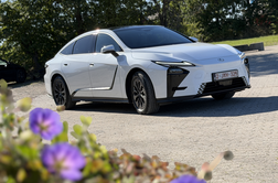 Prvi kilometri z novim lexusom ES: velik korak v novo smer, to ni več tipični lexus