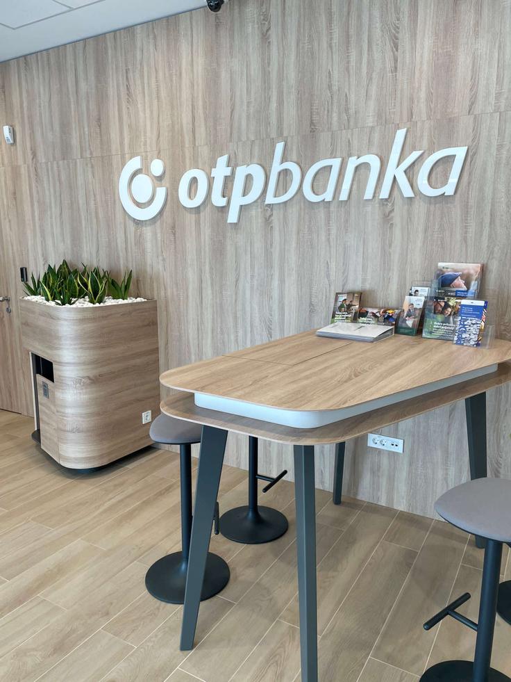 Sedežni predel z brezžično povezavo omogoča udobno čakanje. | Foto: OTP banka