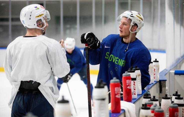 slovenska hokejska reprezentanca, priprave na turnir v Tivoliju Blaž Tomaževič "To je zame nekaj novega, v reprezentanci tega še nisem doživel, saj sem bil vedno med mlajšimi." | Foto: Vid Ponikvar