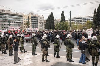Splošna stavka v Grčiji ohromila letalski in trajektni promet #video