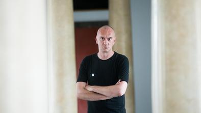 V Sloveniji je resda veliko turistov, a gredo prej v hribe in na morje kot pa v gledališče