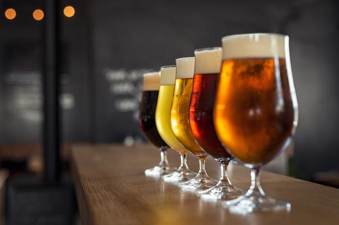 Kozarec piva vsebuje okoli 215 kalorij. | Foto: Shutterstock