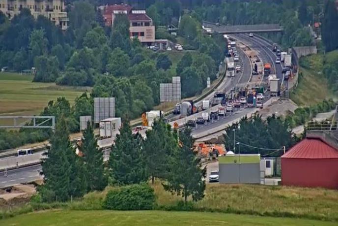Primorska avtocesta in predor Karavanke znova prevozna
